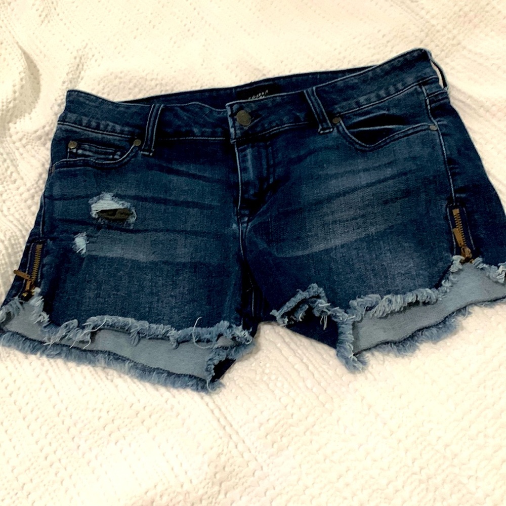 Celebrity pink shorts. Size 7/28